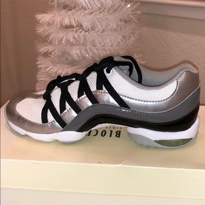 COMMENT & OFFER FOR PRICE DROP⬇️⬇️😊